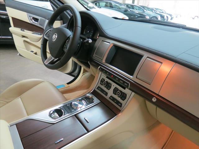 JAGUAR XF 2013 photo 23