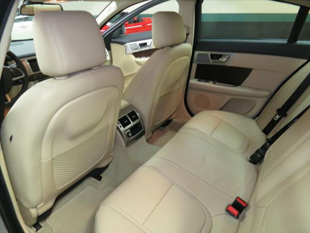 JAGUAR XF 2013 photo 3