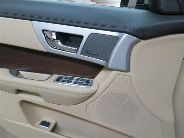 JAGUAR XF 2013 photo 4
