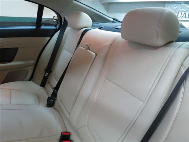 JAGUAR XF 2013 photo 9