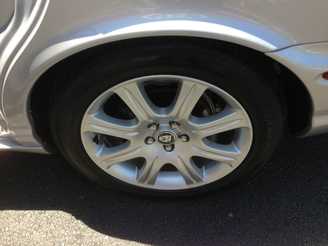 JAGUAR XJ-Series Sport Alloys Sunroof Sedan