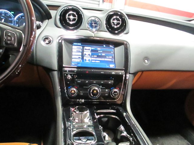 JAGUAR XJ 2012 photo 24