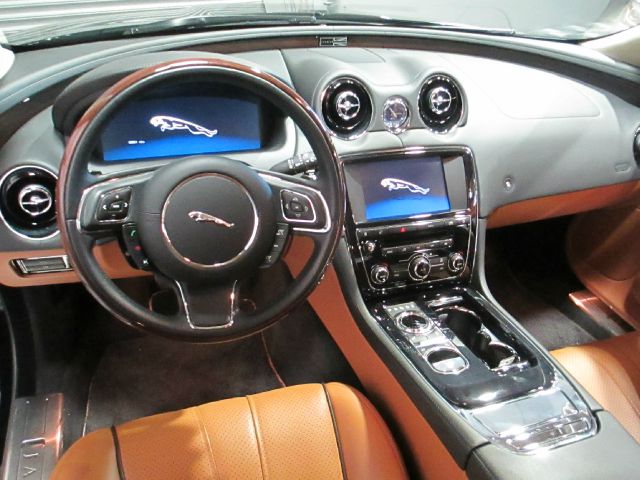 JAGUAR XJ 2012 photo 29