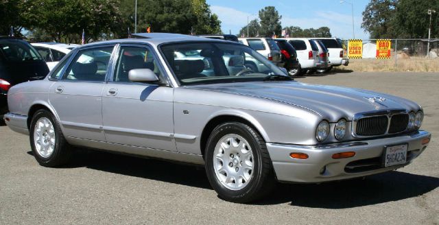 JAGUAR XJ8 2001 photo 1