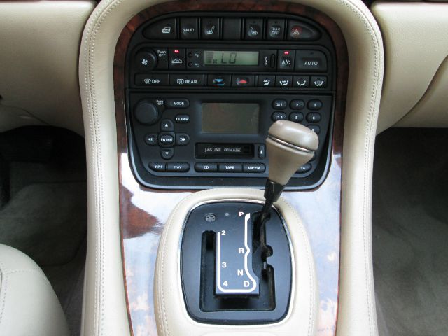 JAGUAR XJ8 2001 photo 6