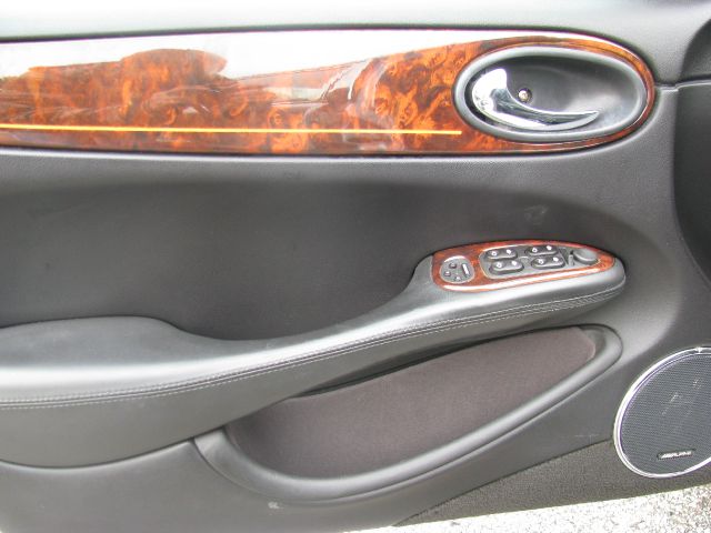 JAGUAR XJ8 2002 photo 23