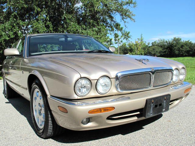 JAGUAR XJ8 2002 photo 2