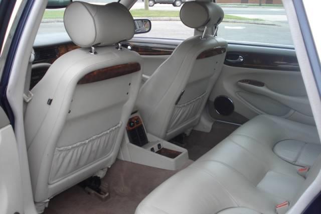 JAGUAR XJ8 2003 photo 10