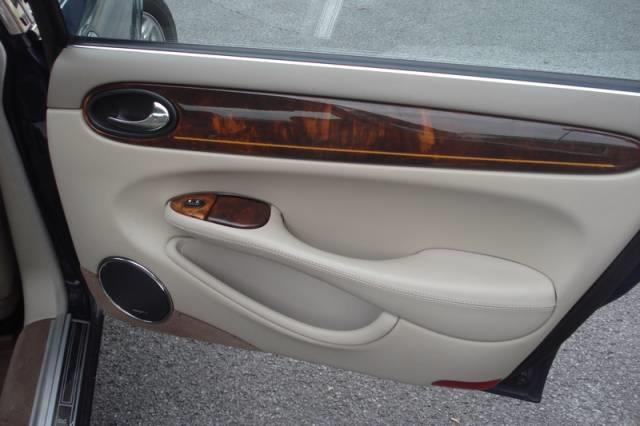JAGUAR XJ8 2003 photo 17