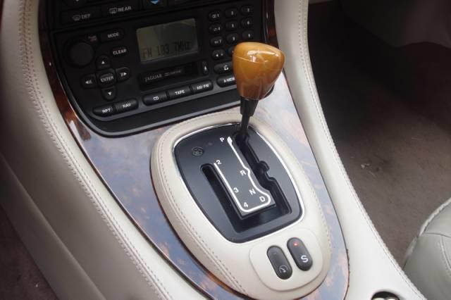 JAGUAR XJ8 2003 photo 19