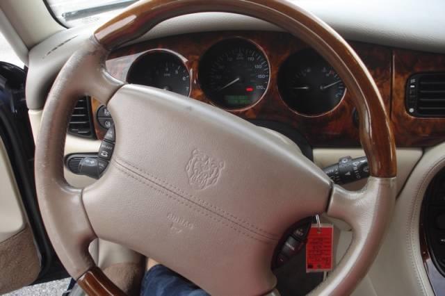 JAGUAR XJ8 2003 photo 21