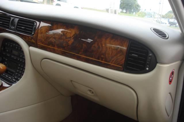 JAGUAR XJ8 2003 photo 23