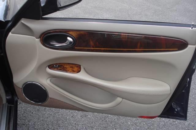 JAGUAR XJ8 2003 photo 25