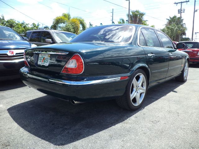 JAGUAR XJ8 LS S-10 Blazer Sedan