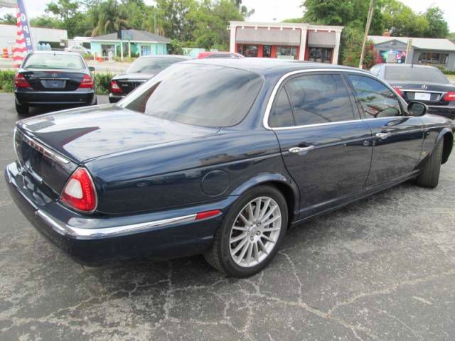 JAGUAR XJ8 2006 photo 1