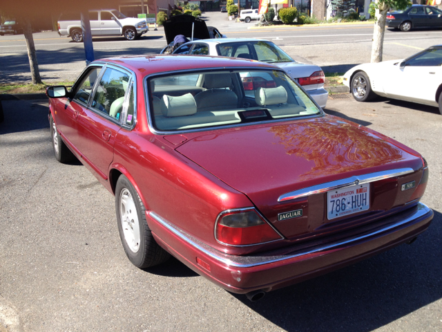 JAGUAR XJ Sedan 1997 photo 2