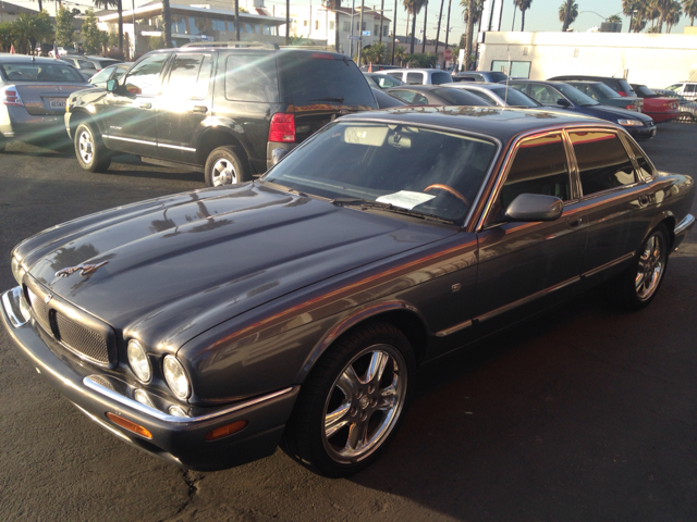 JAGUAR XJ Sedan 1999 photo 3