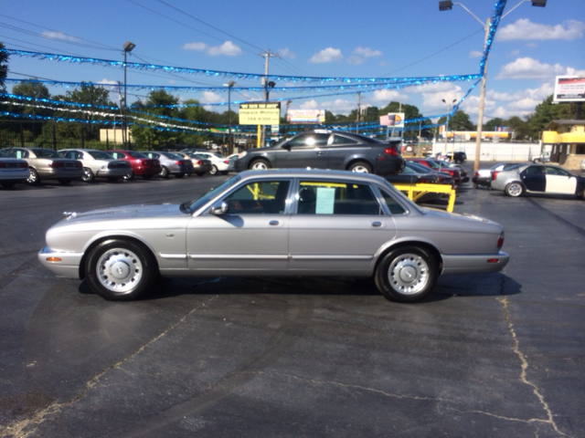 JAGUAR XJ Sedan 2000 photo 1