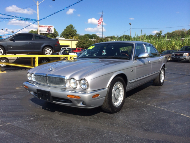 JAGUAR XJ Sedan 2000 photo 2