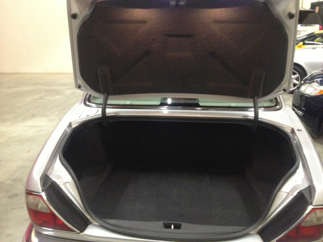 JAGUAR XJ Sedan 2000 photo 1