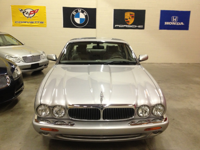 JAGUAR XJ Sedan 2000 photo 3