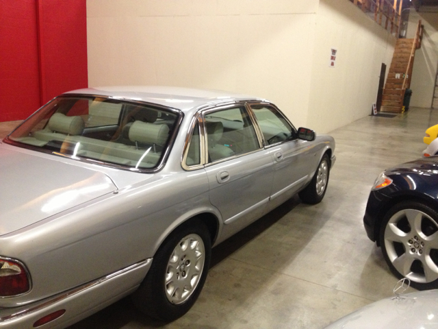 JAGUAR XJ Sedan 2000 photo 4