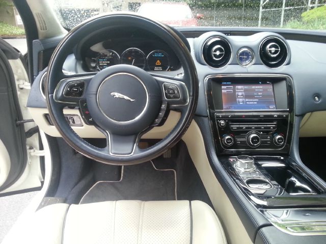 JAGUAR XJ Series 2011 photo 29