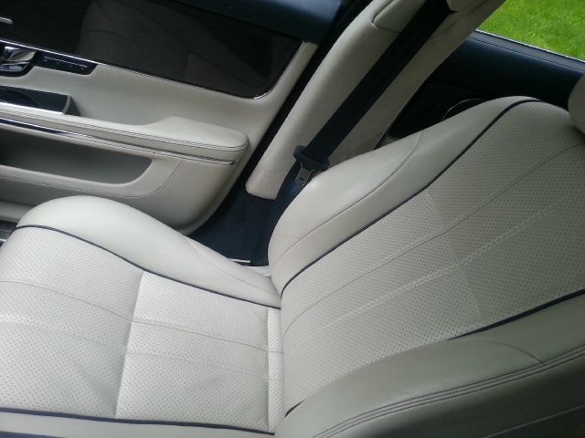 JAGUAR XJ Series 2011 photo 4