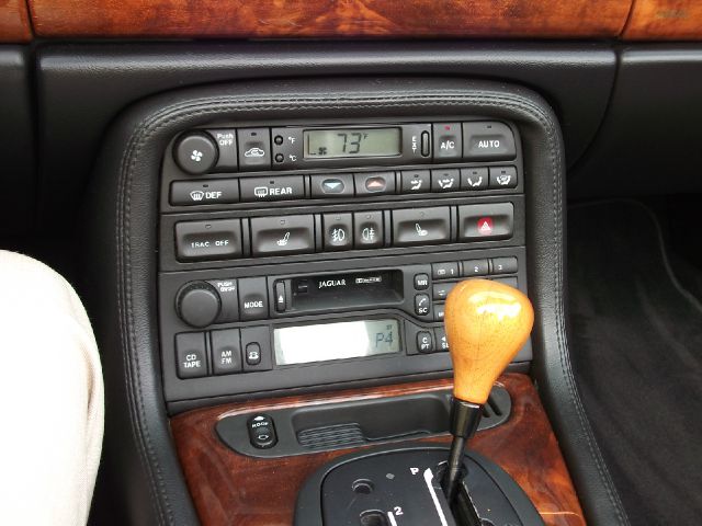 JAGUAR XK8 1999 photo 2