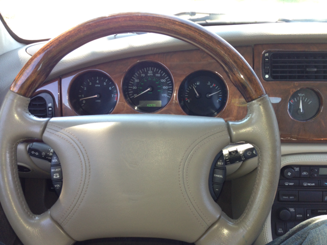 JAGUAR XK8 2000 photo 10