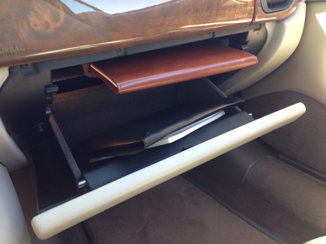 JAGUAR XK8 2000 photo 11