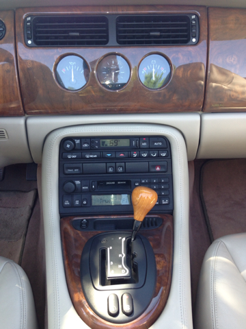 JAGUAR XK8 2000 photo 16