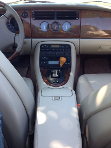 JAGUAR XK8 2000 photo 18