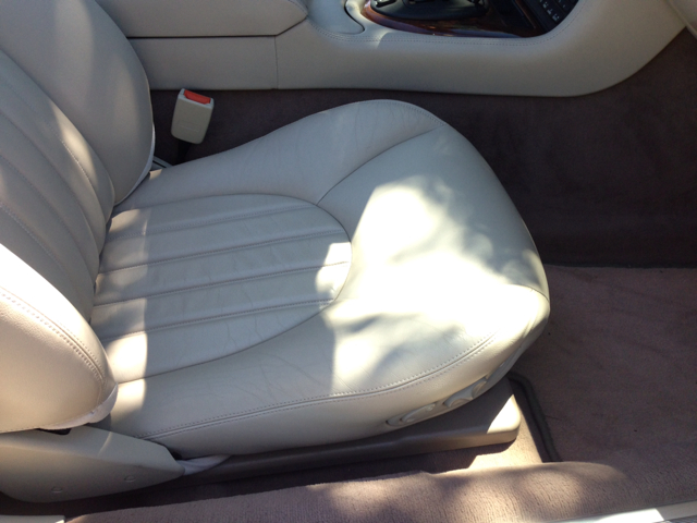 JAGUAR XK8 2000 photo 19