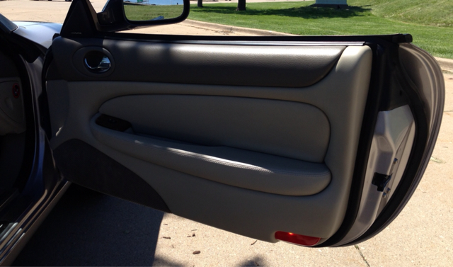 JAGUAR XK8 2000 photo 21