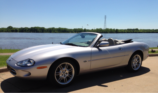 JAGUAR XK8 2000 photo 25