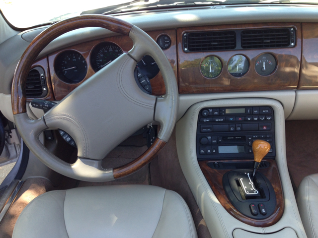 JAGUAR XK8 2000 photo 30