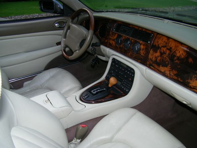 JAGUAR XK8 2001 photo 2