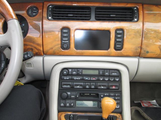 JAGUAR XKR 2001 photo 10
