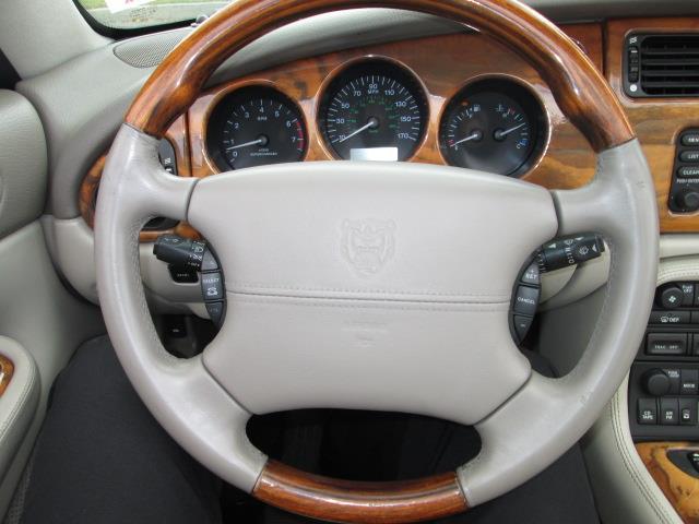 JAGUAR XKR 2001 photo 4