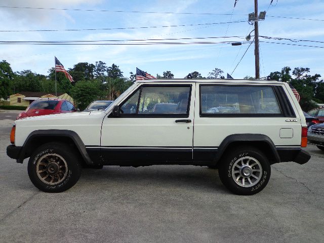 Jeep Cherokee 1985 photo 17
