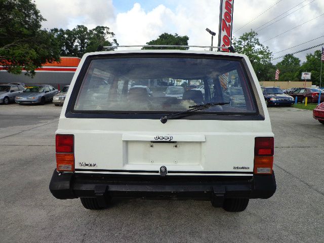 Jeep Cherokee 1985 photo 8