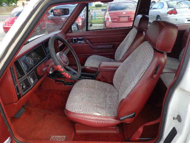 Jeep Cherokee 1985 photo 9