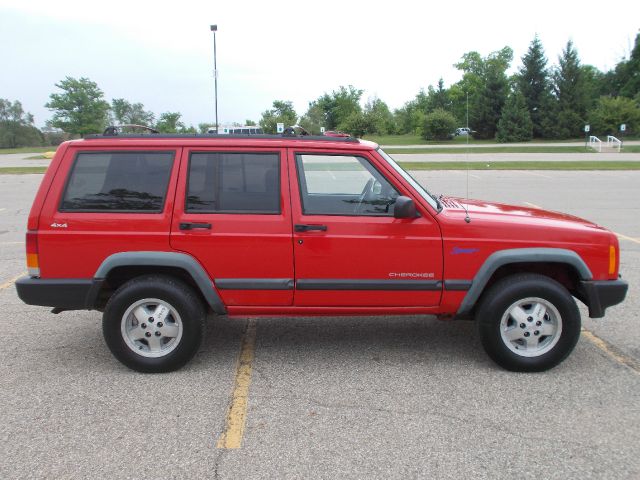 Jeep Cherokee 2WD Ext Cab Manual SUV