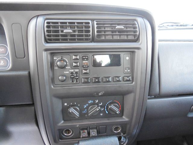 Jeep Cherokee 1999 photo 2