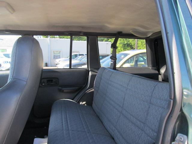 Jeep Cherokee 1999 photo 2