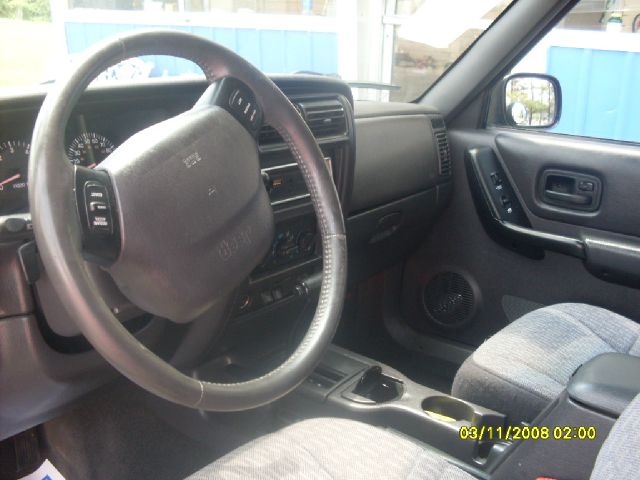 Jeep Cherokee Base GLS LX SUV