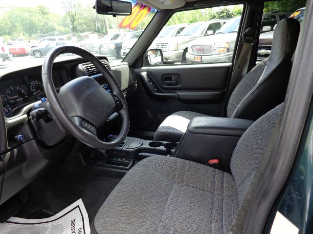 Jeep Cherokee 2000 photo 1