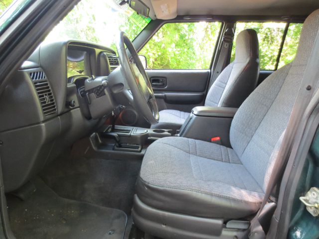 Jeep Cherokee Base GLS LX SUV