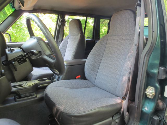 Jeep Cherokee 2000 photo 2